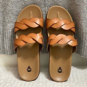 Women’s Sandals- NWOT - Size UNK/Fits size 8/9
